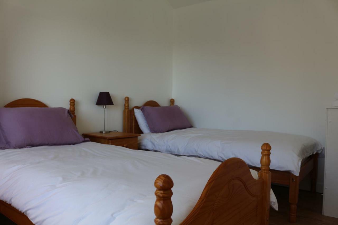 The Lodge Guesthouse Brittas Bagian luar foto