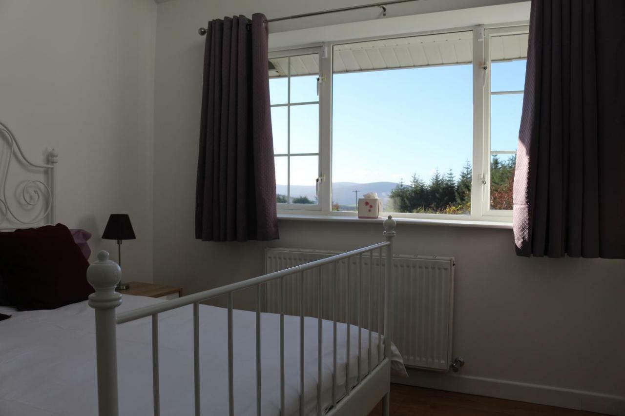The Lodge Guesthouse Brittas Bagian luar foto