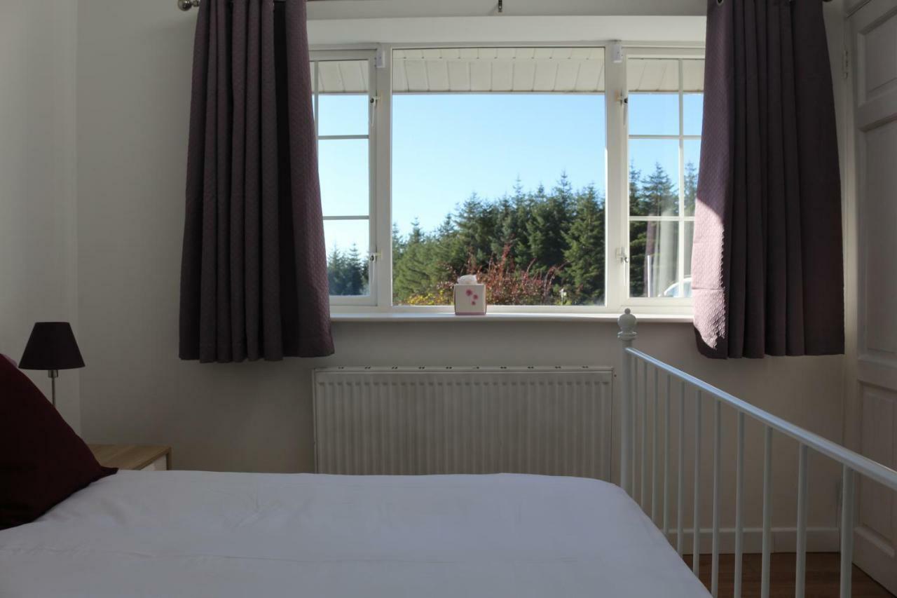 The Lodge Guesthouse Brittas Bagian luar foto