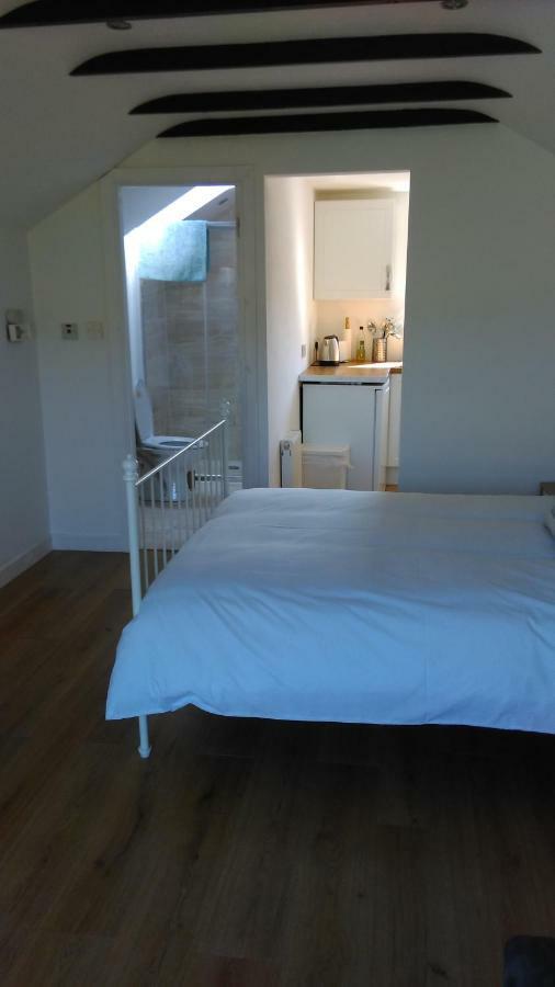 The Lodge Guesthouse Brittas Bagian luar foto