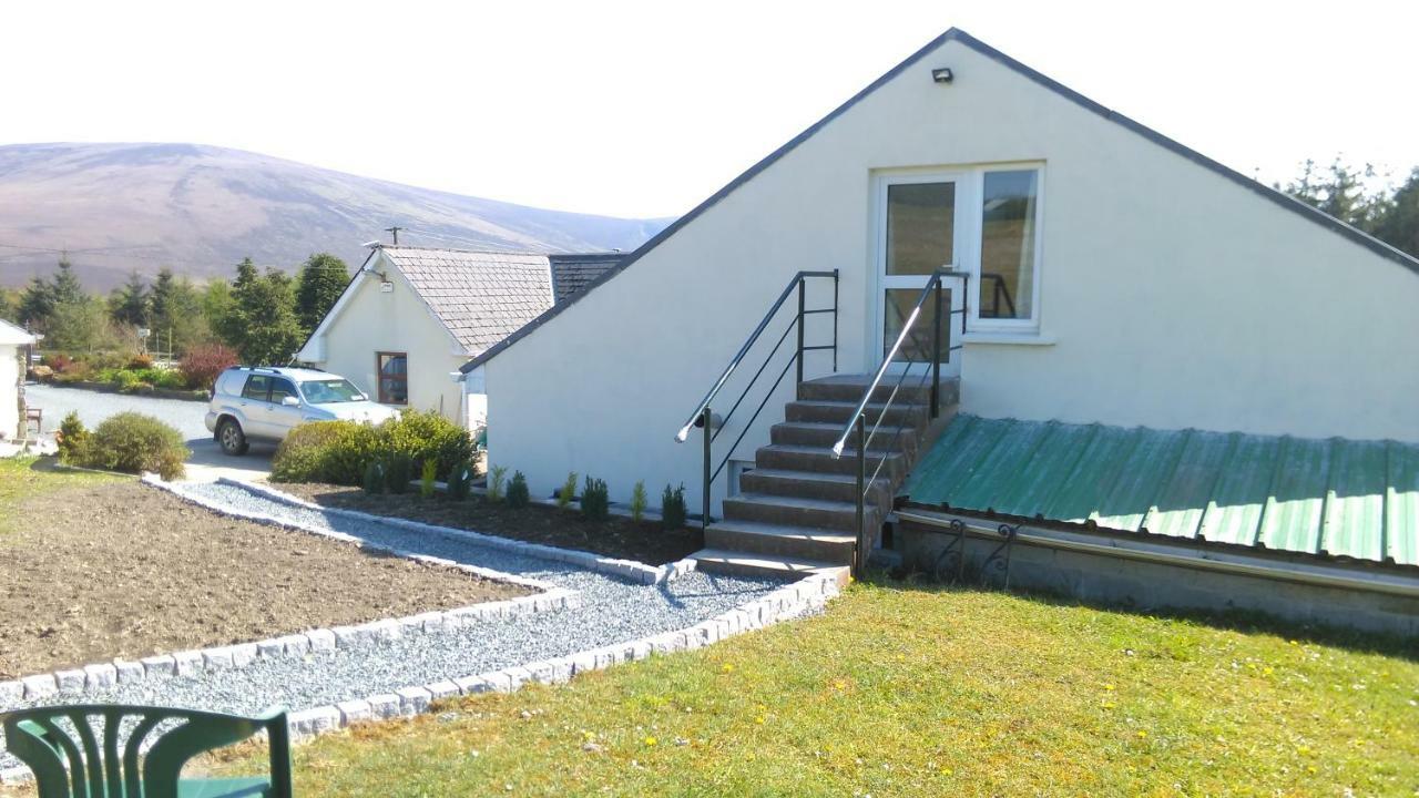 The Lodge Guesthouse Brittas Bagian luar foto
